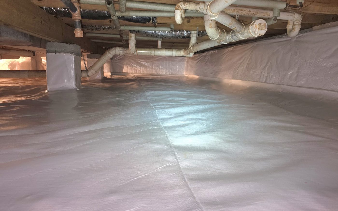 Finished crawl space encapsulation with sealed vapour barrier walls and floor